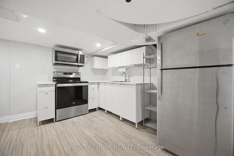 Photo 11 at 20 Rockwell Avenue, Pellam Park, Toronto