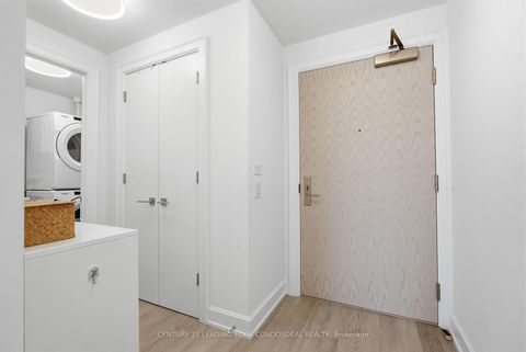 Photo 5 at 503 - 1 Strathgowan Avenue, Lawrence Park South, Toronto