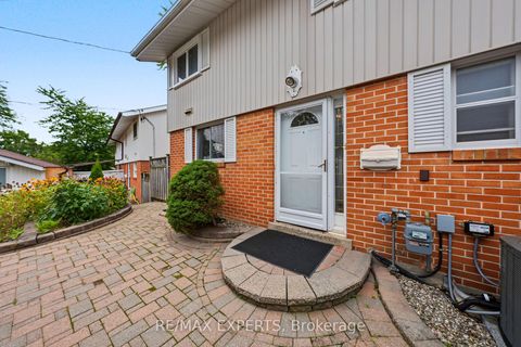 Photo 5 at 71 Dogwood Crescent, Bendale, Toronto