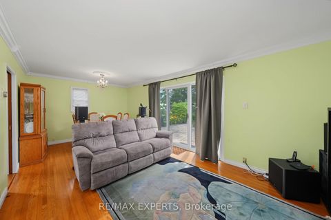 Photo 10 at 71 Dogwood Crescent, Bendale, Toronto
