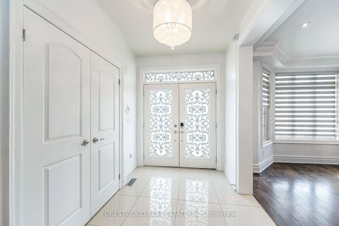 Photo 2 at 138 Winston Park Boulevard, CFB, Toronto