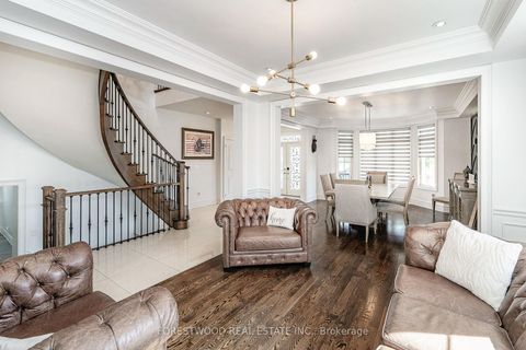 Photo 5 at 138 Winston Park Boulevard, CFB, Toronto