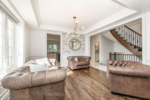 Photo 7 at 138 Winston Park Boulevard, CFB, Toronto