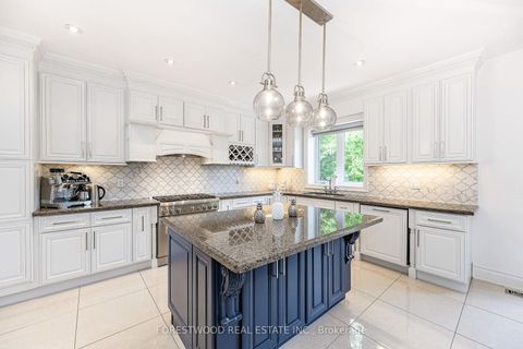 Photo 8 at 138 Winston Park Boulevard, CFB, Toronto