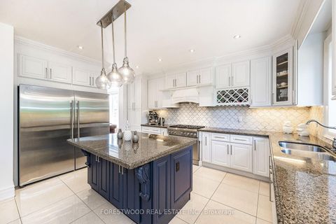 Photo 9 at 138 Winston Park Boulevard, CFB, Toronto