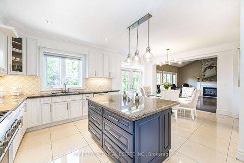 Photo 11 at 138 Winston Park Boulevard, CFB, Toronto