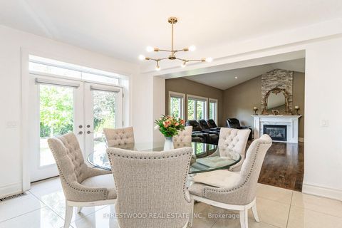 Photo 12 at 138 Winston Park Boulevard, CFB, Toronto