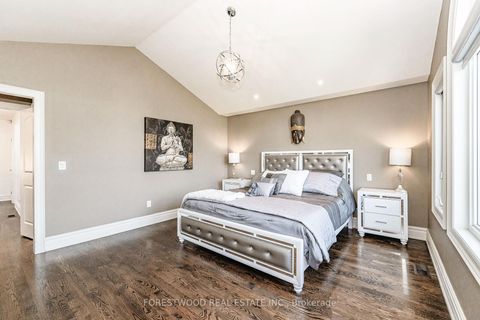Photo 18 at 138 Winston Park Boulevard, CFB, Toronto
