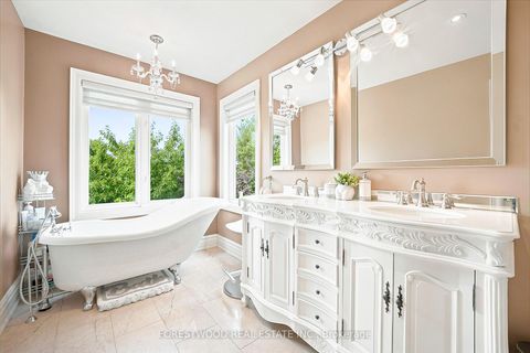 Photo 19 at 138 Winston Park Boulevard, CFB, Toronto