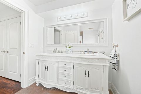 Photo 25 at 138 Winston Park Boulevard, CFB, Toronto