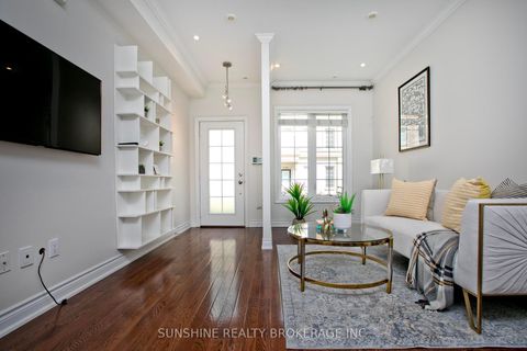 Photo 4 at 12 - 20 Hargrave Lane, York Mills, Toronto