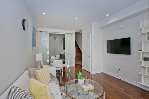 Photo 7 at 12 - 20 Hargrave Lane, York Mills, Toronto