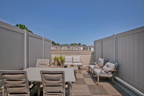 Photo 27 at 12 - 20 Hargrave Lane, York Mills, Toronto