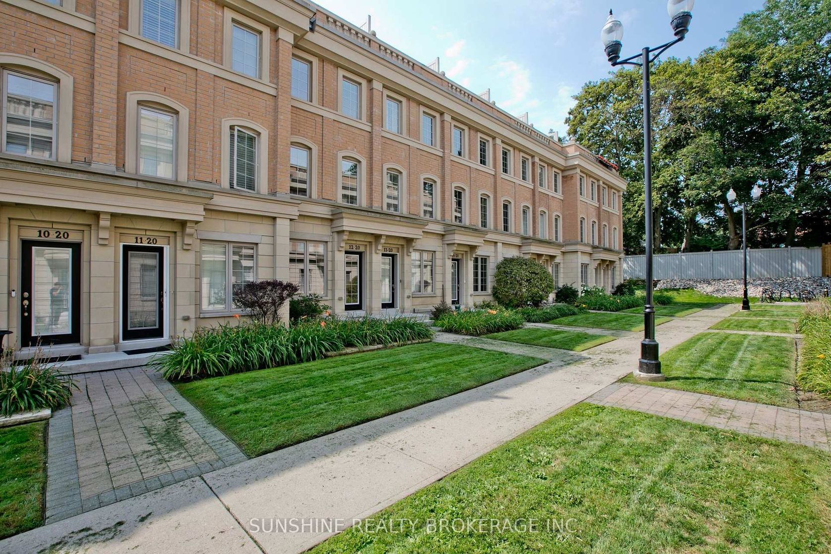 12 - 20 Hargrave Lane, York Mills, Toronto photo 5