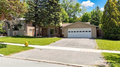 Photo 1 at 5 Valentine Drive, Donalda, Toronto
