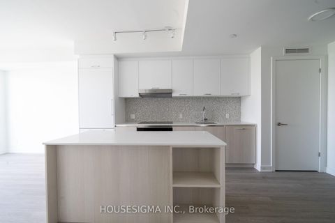 Photo 3 at 820 - 8188 Yonge Street, Uplands, Vaughan
