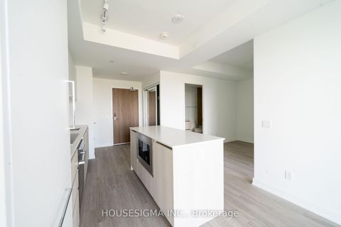 Photo 4 at 820 - 8188 Yonge Street, Uplands, Vaughan