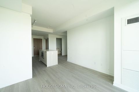Photo 7 at 820 - 8188 Yonge Street, Uplands, Vaughan