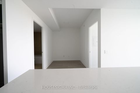 Photo 8 at 820 - 8188 Yonge Street, Uplands, Vaughan