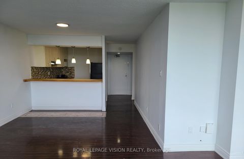 Photo 7 at 2107 - 10 Martha Eaton Way S, Amesbury, Toronto