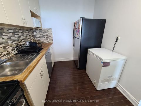 Photo 15 at 2107 - 10 Martha Eaton Way S, Amesbury, Toronto