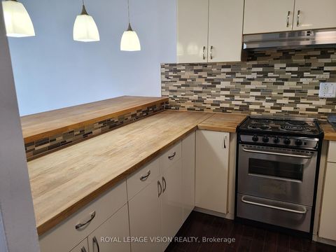 Photo 17 at 2107 - 10 Martha Eaton Way S, Amesbury, Toronto