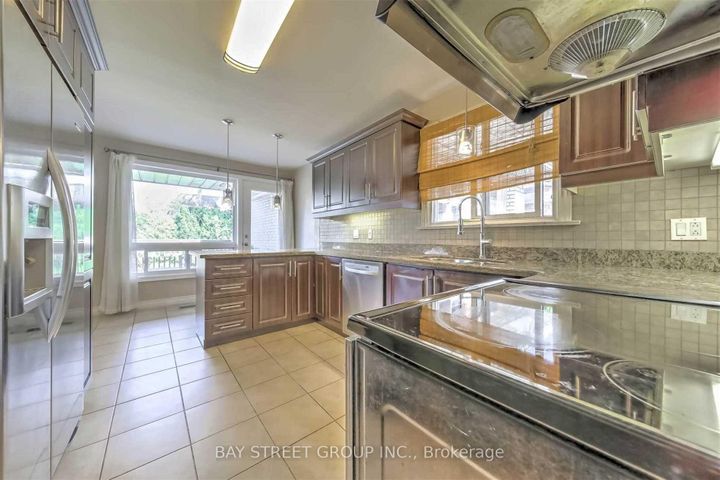 Photo 5 at 33 Heathview Avenue, Bayview Village, Toronto