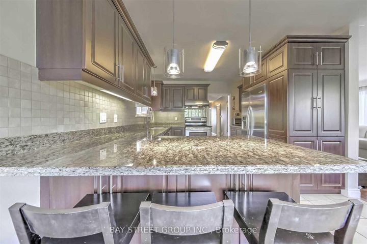 Photo 6 at 33 Heathview Avenue, Bayview Village, Toronto