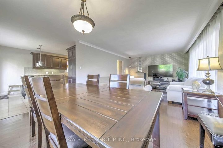Photo 7 at 33 Heathview Avenue, Bayview Village, Toronto