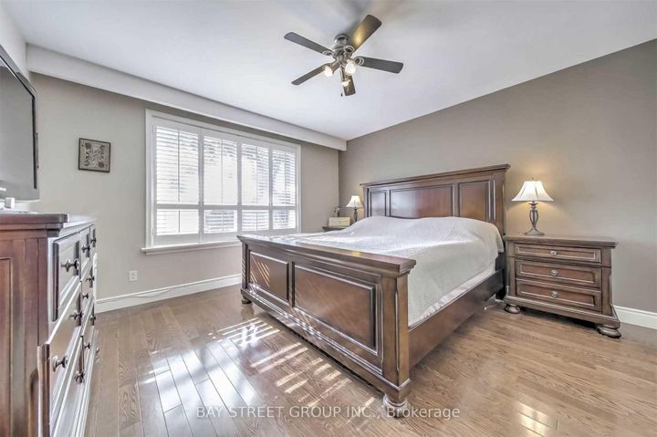 Photo 9 at 33 Heathview Avenue, Bayview Village, Toronto