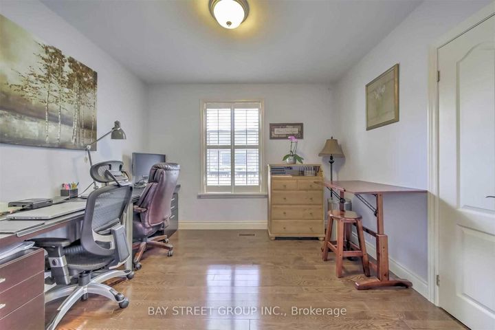Photo 12 at 33 Heathview Avenue, Bayview Village, Toronto
