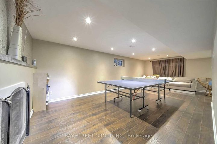 Photo 13 at 33 Heathview Avenue, Bayview Village, Toronto