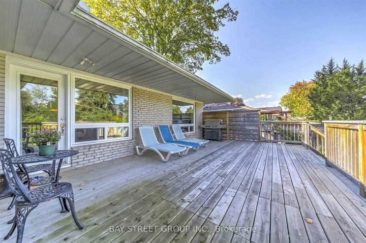 Photo 17 at 33 Heathview Avenue, Bayview Village, Toronto