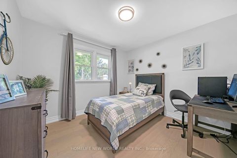 Photo 8 at 736 Grace Street, College Manor, Newmarket