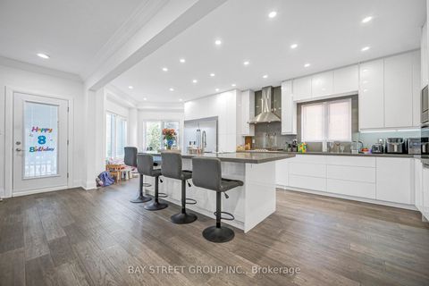 Photo 10 at 231 Shaftsbury Avenue N, Westbrook, Richmond Hill