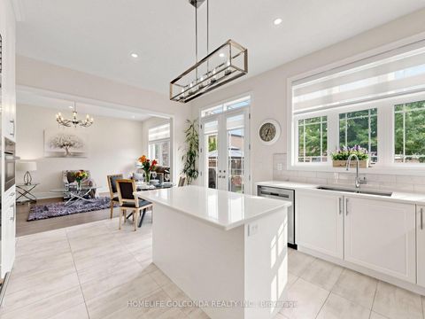 Photo 10 at 73 Menotti Drive, Oak Ridges, Richmond Hill