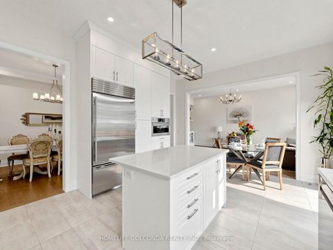 Photo 11 at 73 Menotti Drive, Oak Ridges, Richmond Hill