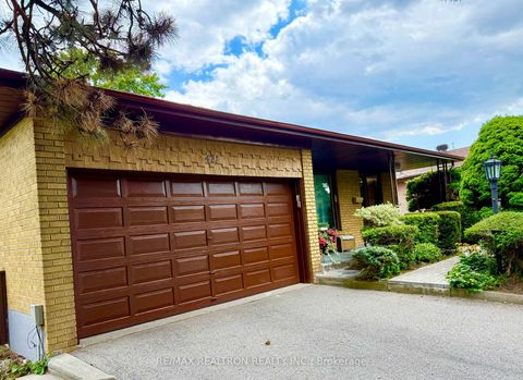 Photo 2 at 421 Brimorton Drive, Woburn, Toronto