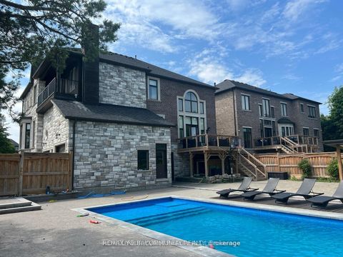 Photo 8 at 18 Parker Avenue, Oak Ridges, Richmond Hill