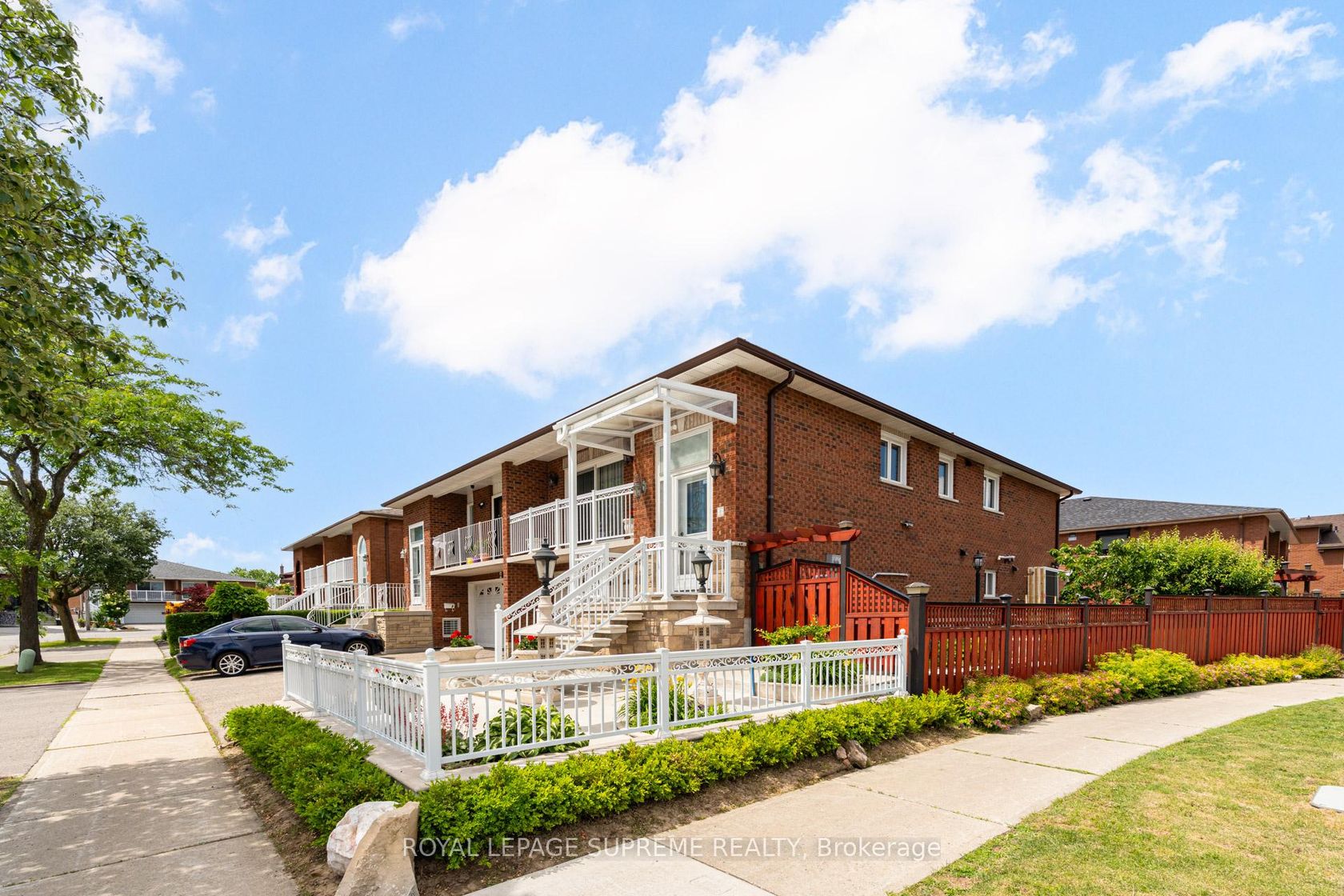 2 Dogleg Court, York University Heights, Toronto photo 2
