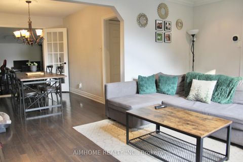 Photo 4 at 31 Camilla Crescent, Birchmount, Toronto