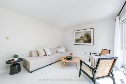 Photo 10 at 21 - 30 Chichester Place, L'Amoreaux, Toronto