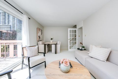 Photo 12 at 21 - 30 Chichester Place, L'Amoreaux, Toronto