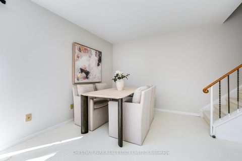 Photo 14 at 21 - 30 Chichester Place, L'Amoreaux, Toronto