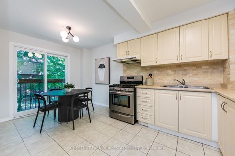Photo 16 at 21 - 30 Chichester Place, L'Amoreaux, Toronto