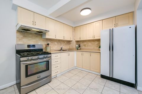 Photo 18 at 21 - 30 Chichester Place, L'Amoreaux, Toronto