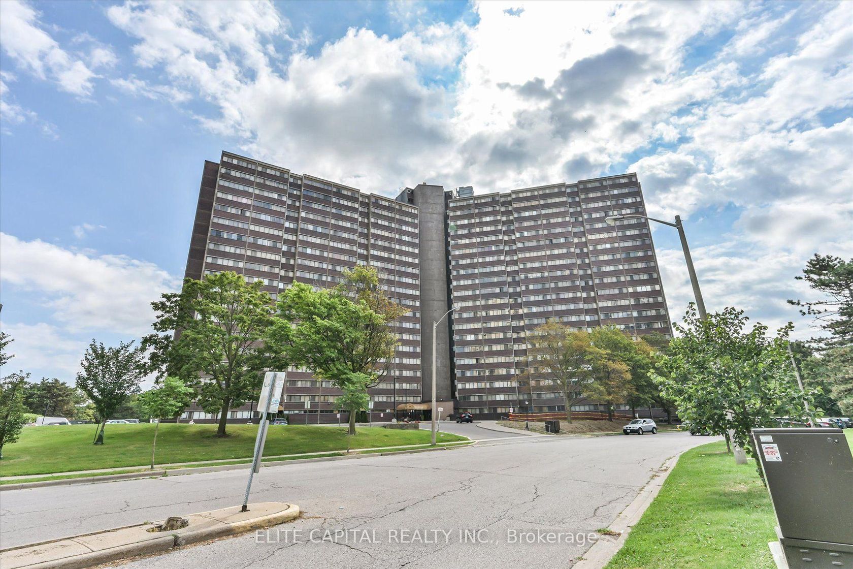 #1710 - 11 Wincott Drive, The Westway, Toronto photo 5