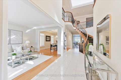 Photo 2 at 154 Charlton Boulevard, Newtonbrook West, Toronto