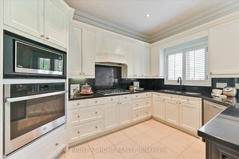 Photo 10 at 154 Charlton Boulevard, Newtonbrook West, Toronto
