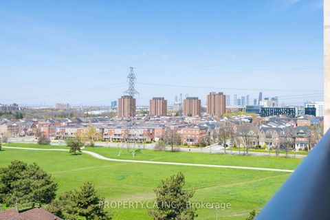 Photo 11 at 901 - 31 Four Winds Drive W, York University Heights, Toronto